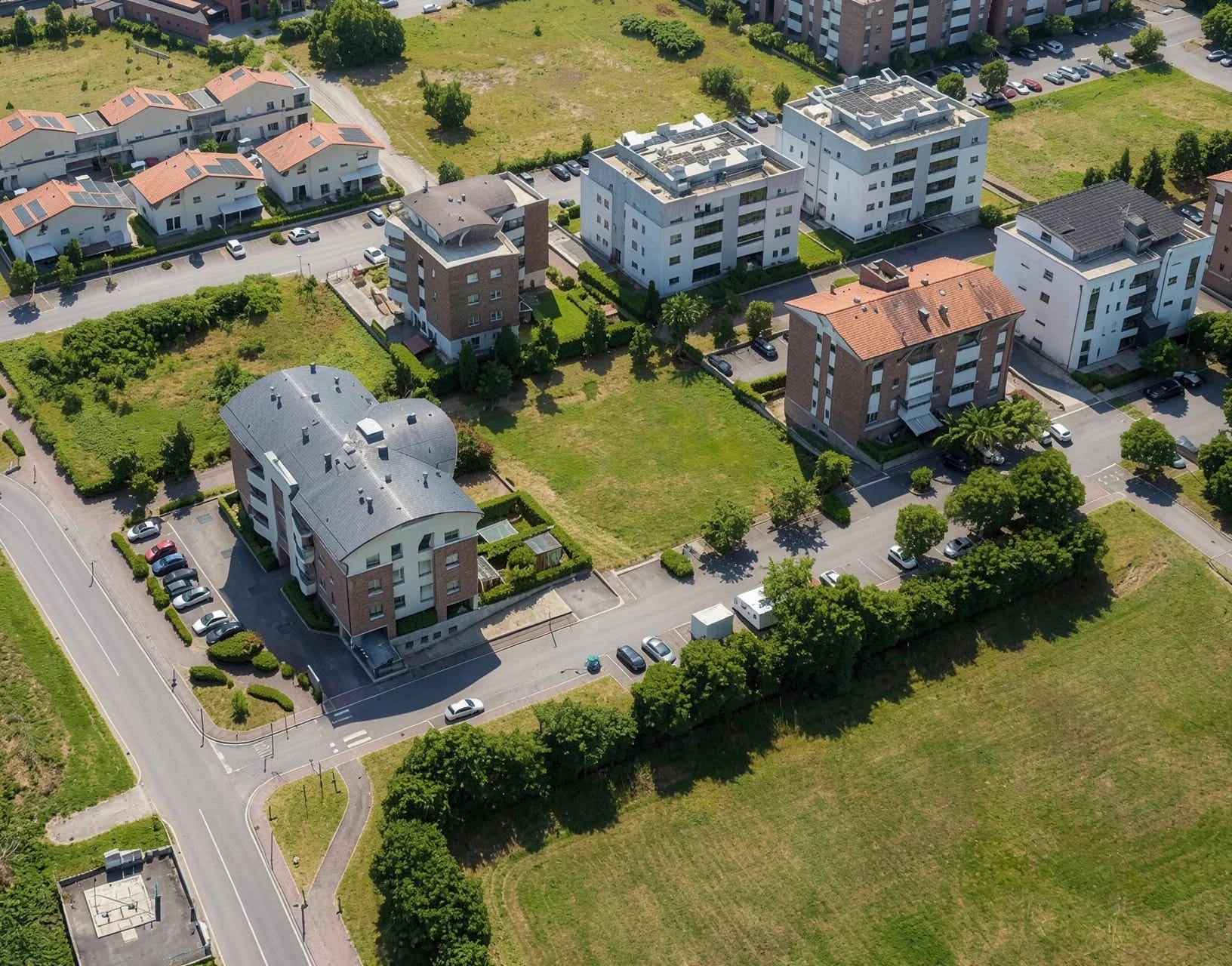 Lotto edificabile zona residenziale vista drone - Archivision Studio